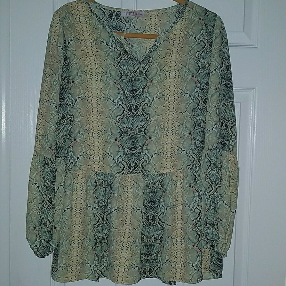 Izzy & Lola snake print blouse Sz M NEW